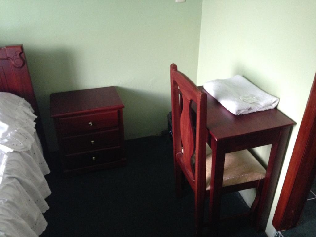 Hostal Los Lirios Loja Room photo