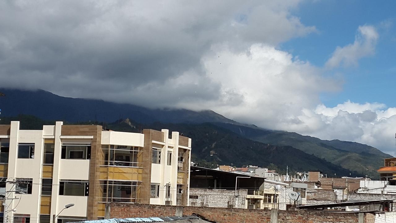 Hostal Los Lirios Loja Exterior photo