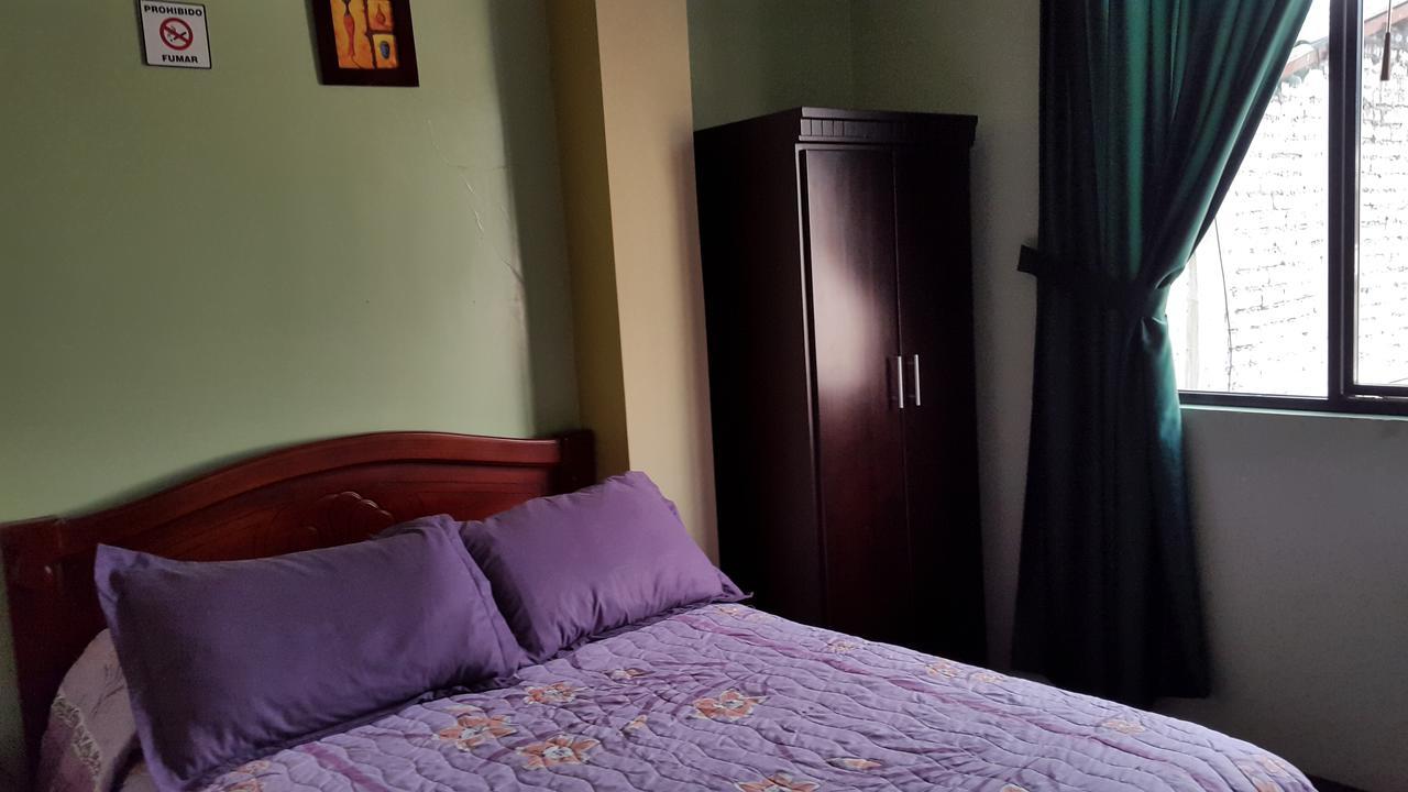 Hostal Los Lirios Loja Exterior photo