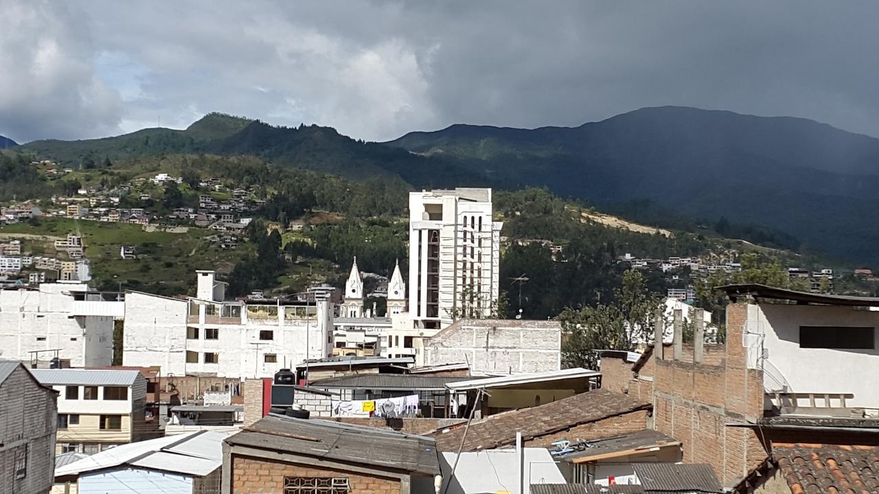Hostal Los Lirios Loja Exterior photo