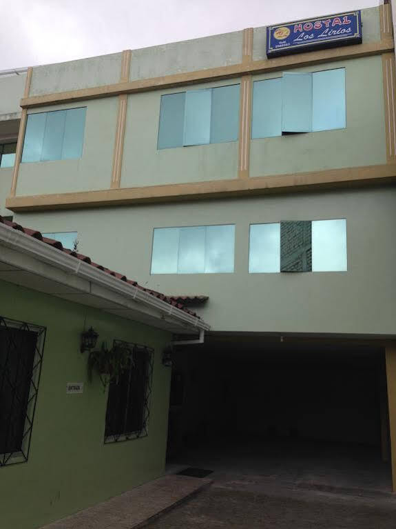 Hostal Los Lirios Loja Exterior photo